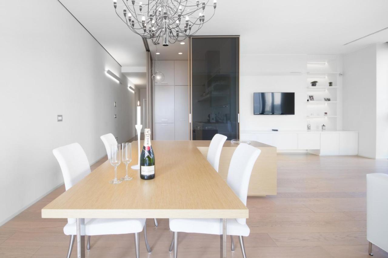 Stylish Elegant Suite In Torre Solaria With Exclusive Milan'S View Bagian luar foto