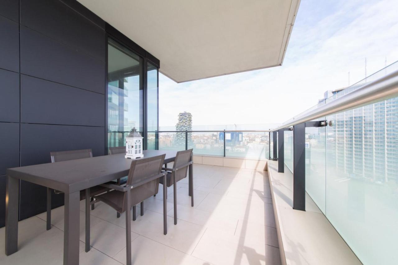 Stylish Elegant Suite In Torre Solaria With Exclusive Milan'S View Bagian luar foto